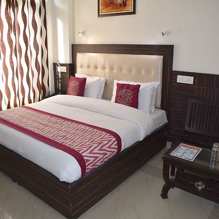 Oyo 10322 Hotel Raja Palace Дхарамсала Екстериор снимка